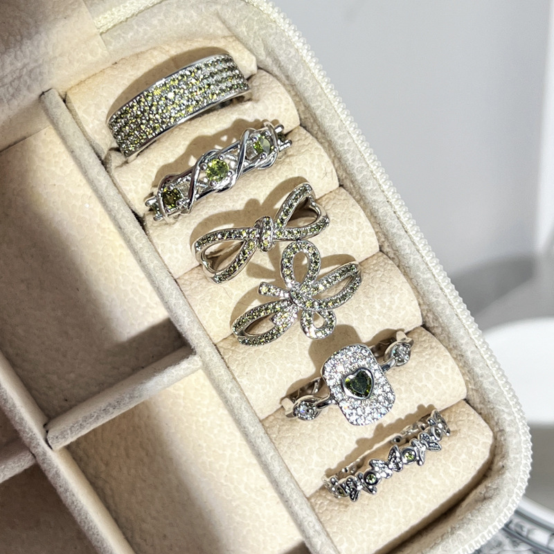 A fresh and delicate bow with slightly inlaid olive green zircon ring, a fashionable, exquisite geometric, sweet and cool, and unique style ring for women Specification drawing