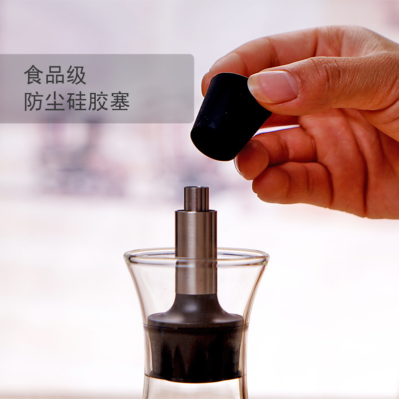 Self-opening and closing high borosilicate glass leak-proof oil pot, creative sesame oil bottle, household oil tank, oil-free kitchenware Application Scenario
