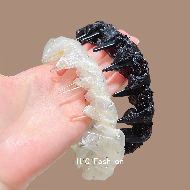 Sparkling Diamond Chiffon hairband for Women, Spring/Summer 2025 new high top toothed anti-slip headband, elegant pressure hair clip headwear Application Scenario