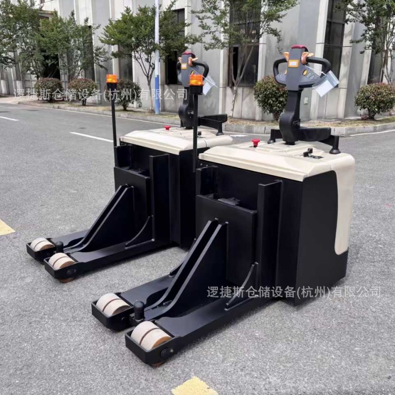 The 8-ton load-bearing tractor, a storage equipment for warehouse handling, is equipped with a lifting battery trailer and a ride-on tractor head Application Scenario