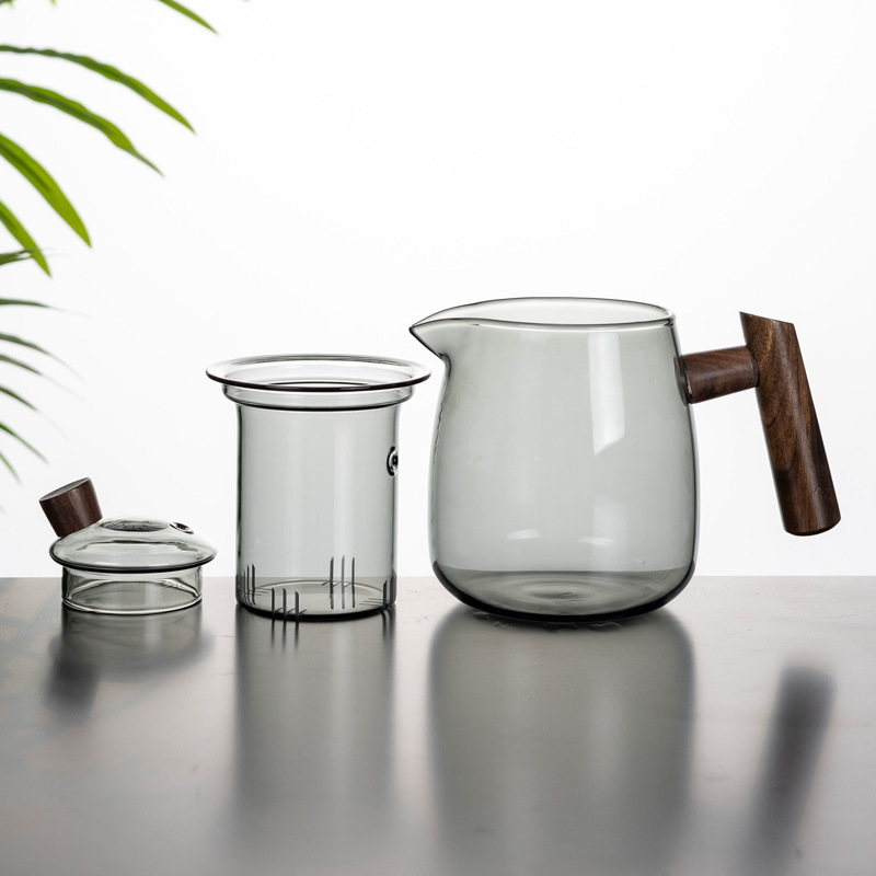 The glass teapot exudes a sense of sophistication. It is a household tea and water separation cup for brewing tea. A single teapot is used for one person to brew tea with a tea set details Picture