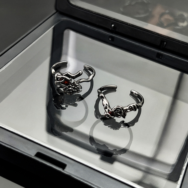 New dark thorn rose open ring for women with irregular and unique texture, sweet and cool punk androgynic style index finger ring Specification drawing