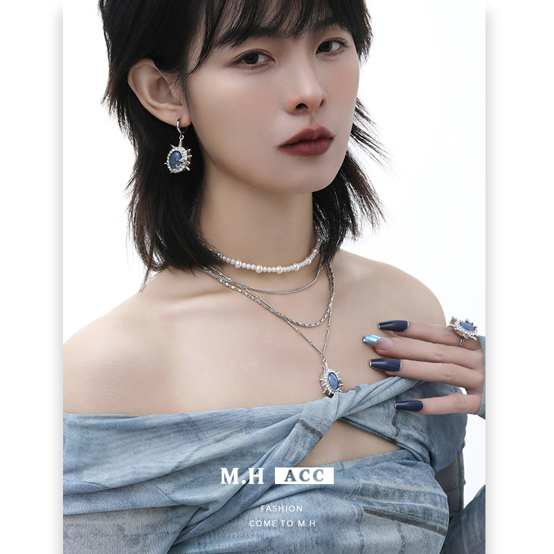 Aquamarine pearl necklace for women, a light luxury and high-end collarbone chain, an ins fashionable and elegant blue sea urchin pendant details Picture