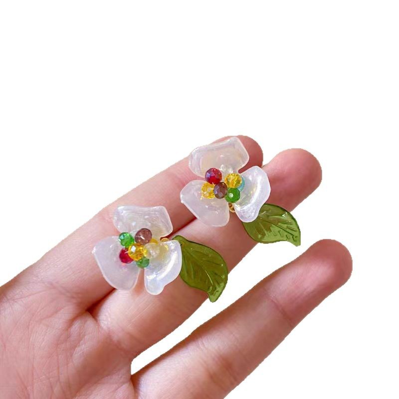 New green leaf and flower bud resin earrings for early spring, a niche design for women's spring and summer, French stud earrings, and high-end earrings Item Picture