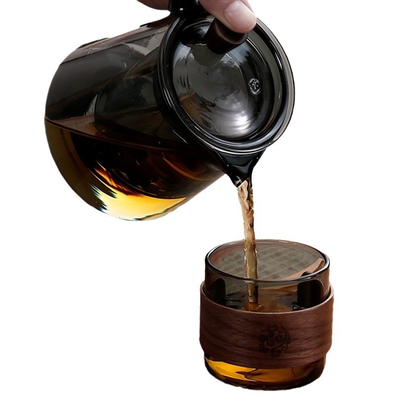 High borosilicate glass small tea cups, household reception tea cups, soot glass tea tasting cups, walnut wood ring heat-insulating tea cups Item Picture
