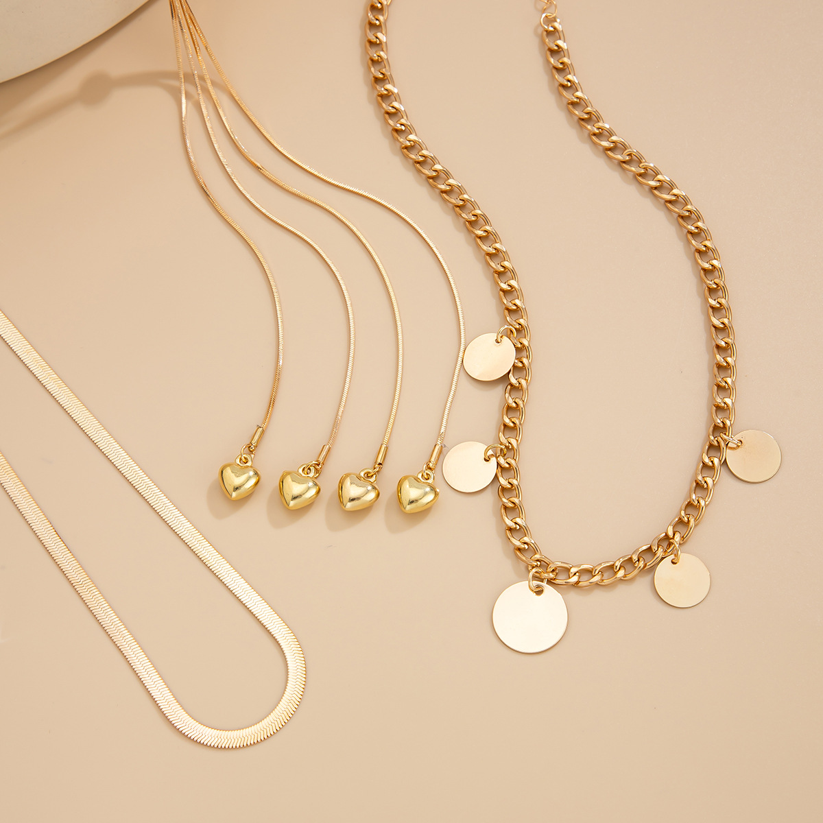 European and American cross-border jewelry, stacked metal round snake bone chain necklace, personalized heart-shaped pendant, Y-shaped multi-layer collarbone chain Application Scenario