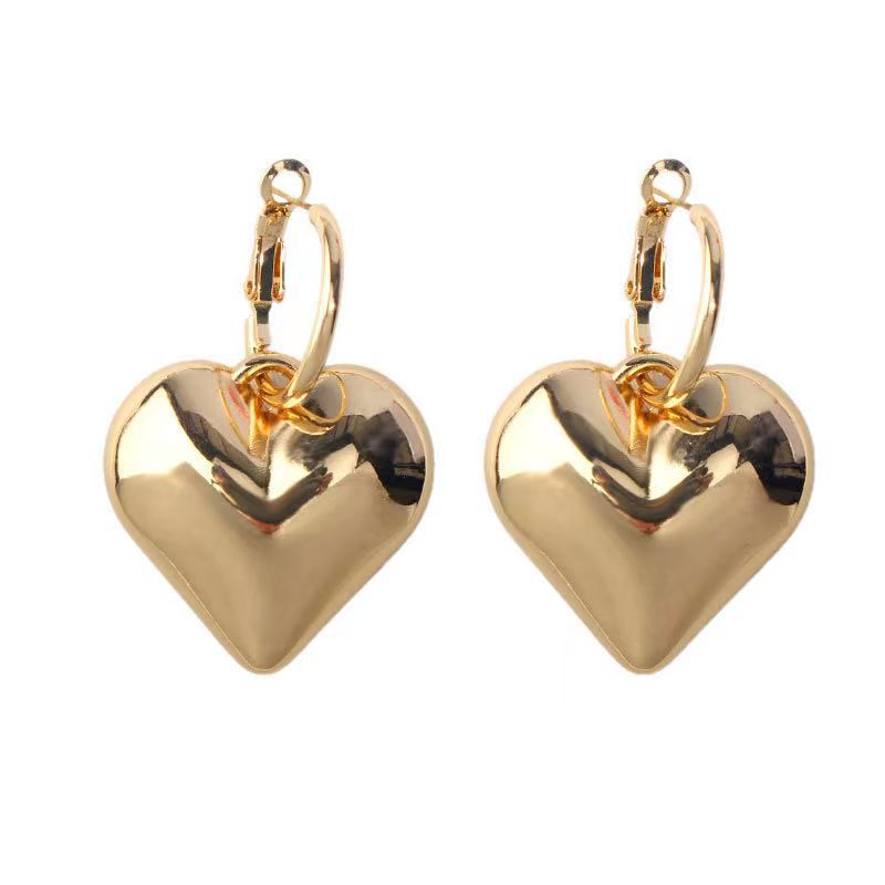 The new 2025 model of the stylish and high-end heart-shaped ear rings for women features a unique and versatile design with a three-dimensional heart-shaped stud Item Picture