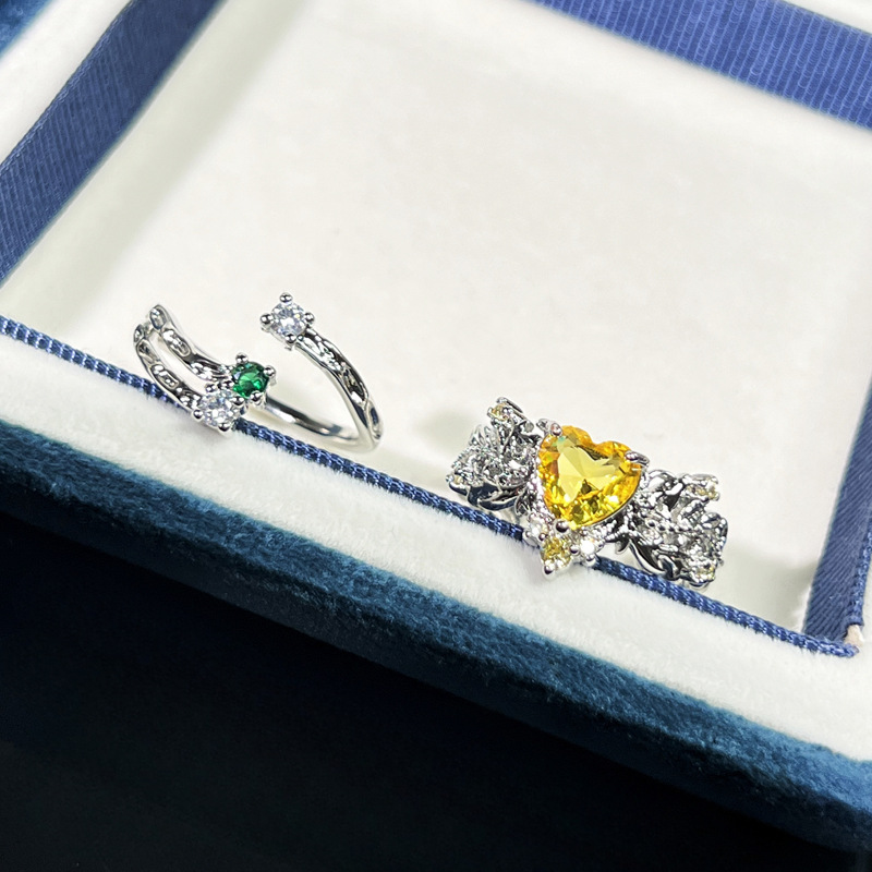 Korean version thorny heart yellow diamond open ring, women's texture, fashionable, individual, sweet and cool ring, niche and cold style accessory Application Scenario