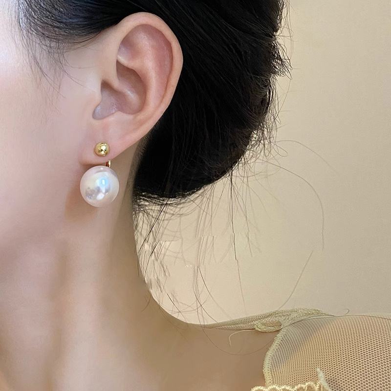 Single large pearl pendant necklace for women, 2023 new style earrings, light luxury and niche design sense neckchain earrings Application Scenario