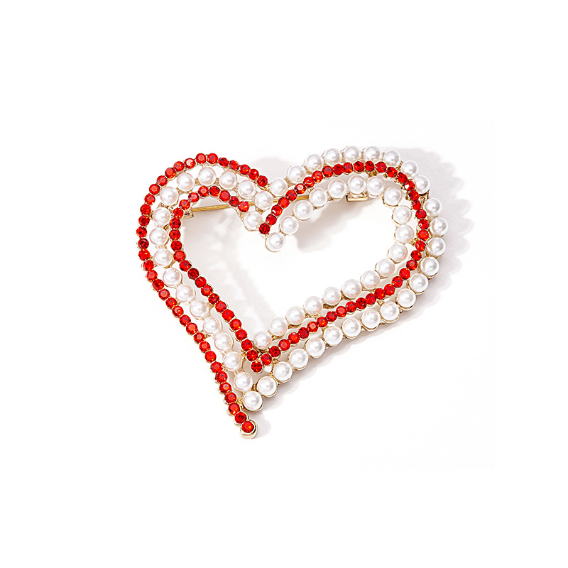A French romantic and sweet heart-shaped brooch with a girlish heart, studded with pearls in contrasting colors, and featuring an exaggerated large peach-shaped heart badge for a woman Item Picture