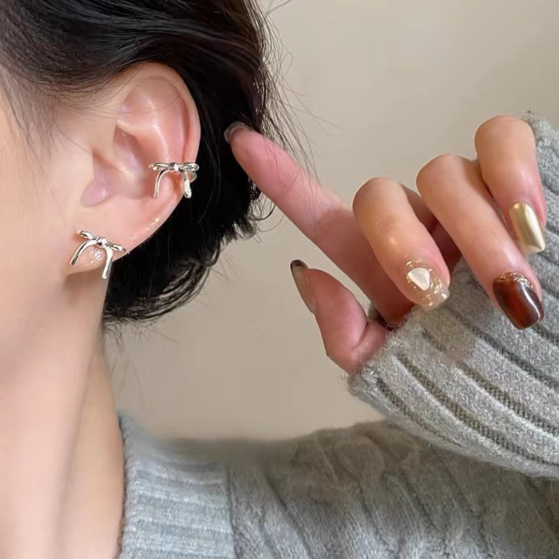 Minimalist bow stud earrings for women's daily commutes, ear bone clips without ear holes, French small and exquisite ear clips full figure
