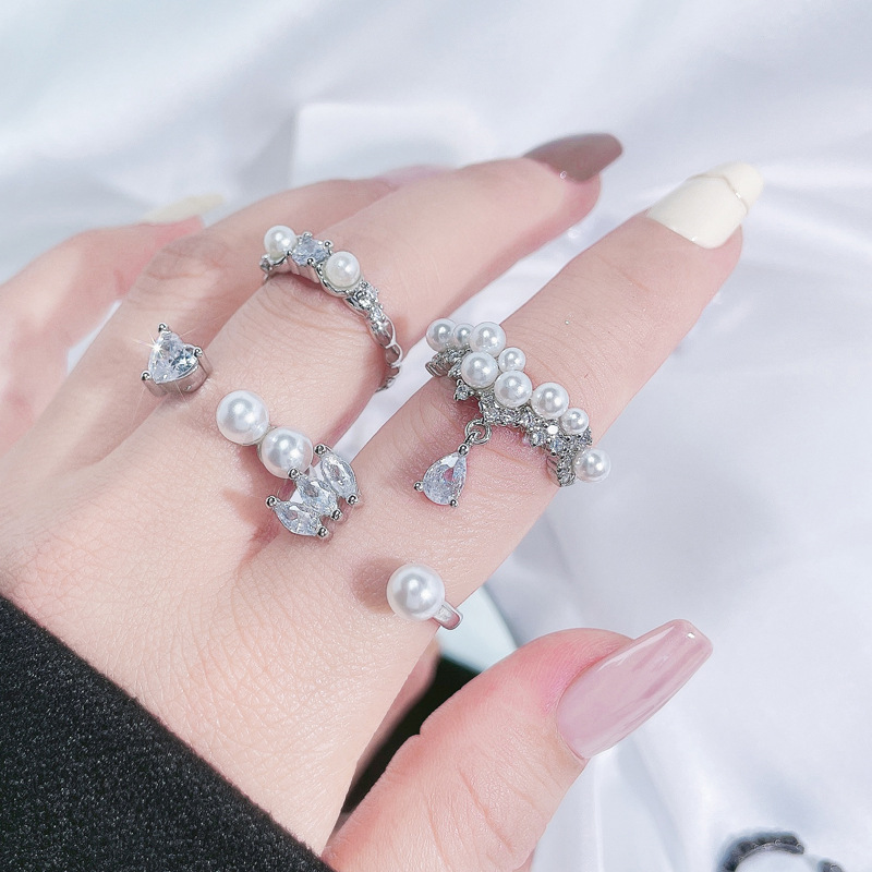 French light luxury pearl-inlaid open ring, a high-end, sweet and cool, exquisite autumn and winter accessory, fashionable and versatile ring Application Scenario