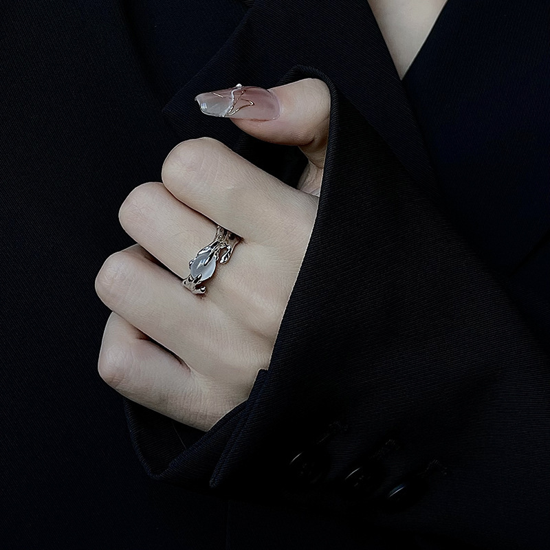 White Moonstone ring, a niche design for women, exudes a sense of sophistication, sweetness, coolness and coolness. The opening adjustment ring is a new 2023 model Specification drawing