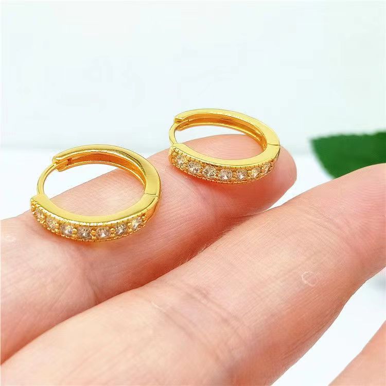 Light luxury, compact, micro-inlaid diamond ear buckles, feminine charm, niche, versatile, simple, fashionable and high-end ear stud earrings Application Scenario
