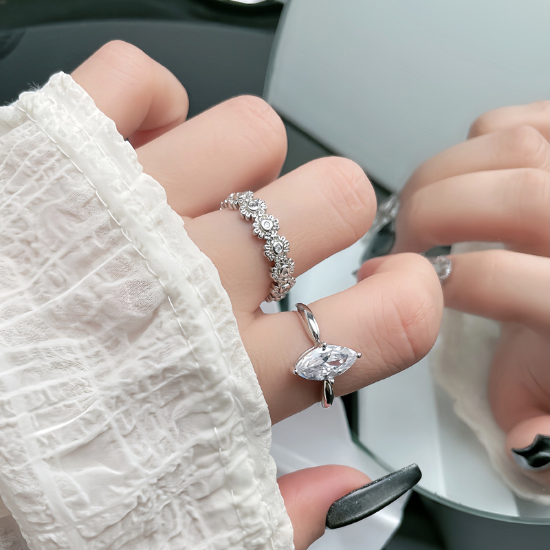 Simple and individual zircon fashion open ring for women on Instagram, cold style with a high-end feel, floral and niche index finger ring Application Scenario