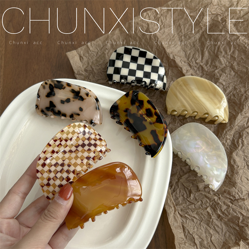 French high-end shell-shaped acetate hair clips, women's back head updo hair grabber, large shark clip, popular hair accessory Application Scenario