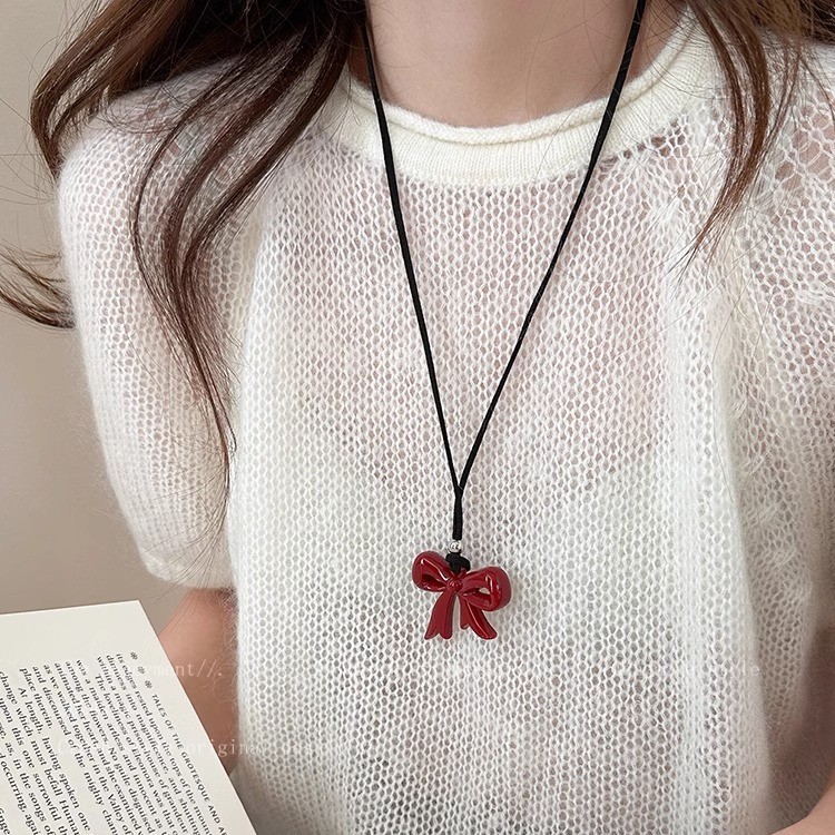 Ankela Red Bow Necklace for Women 2024 New style, with a unique and sweet design sense, versatile and personalized sweater chain Application Scenario