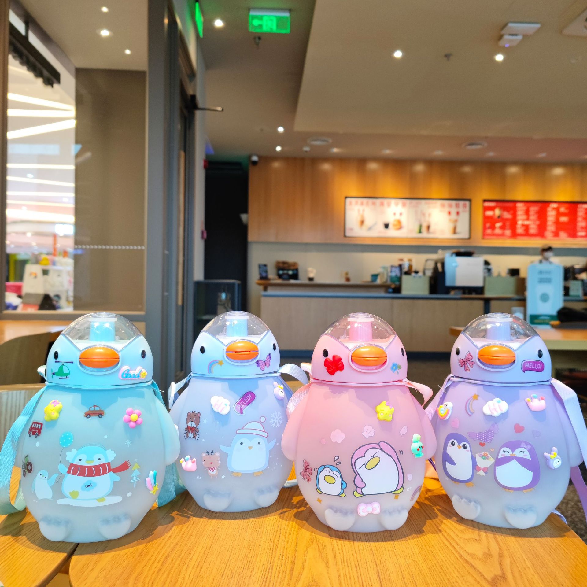 Creative and cute little chicken straw plastic cup portable crossbody strap gradient frosted large capacity water bottle details Picture