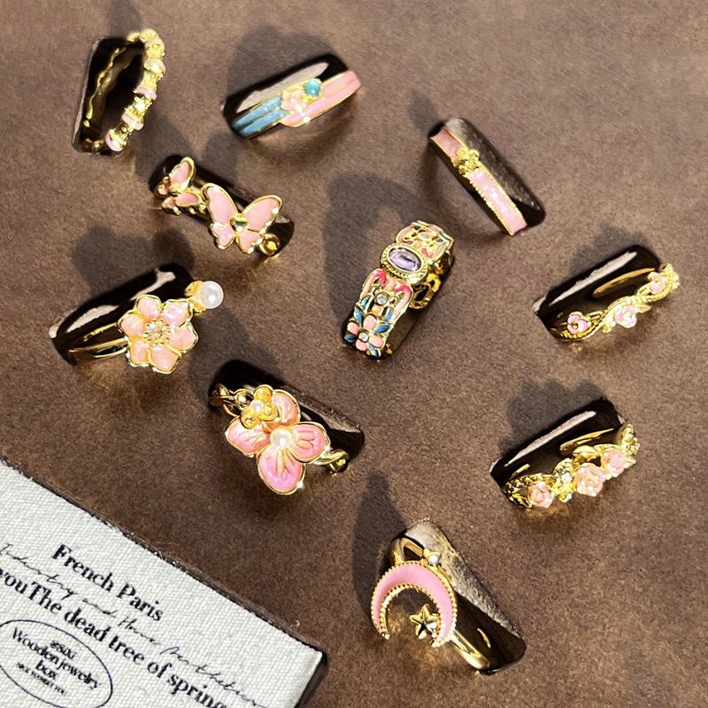 Korean sweet pink enamel flower drop glaze elegant open ring, a fashionable and niche design sense light luxury ring for women Application Scenario