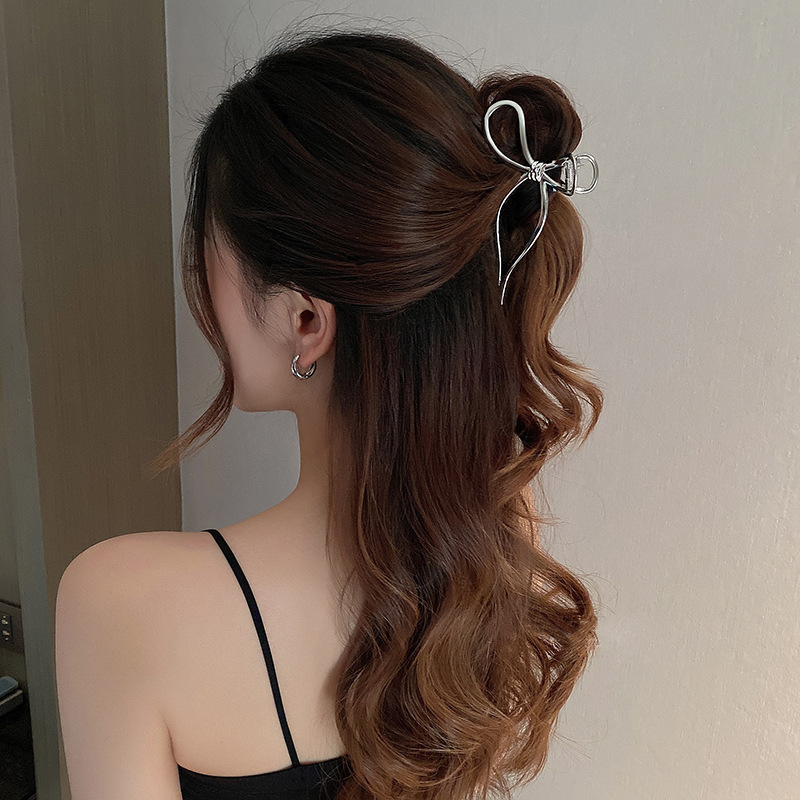 2025 New cool style bow hairpin, back head updo hair clip, large internet-famous shark clip hair accessory, hairpin Application Scenario
