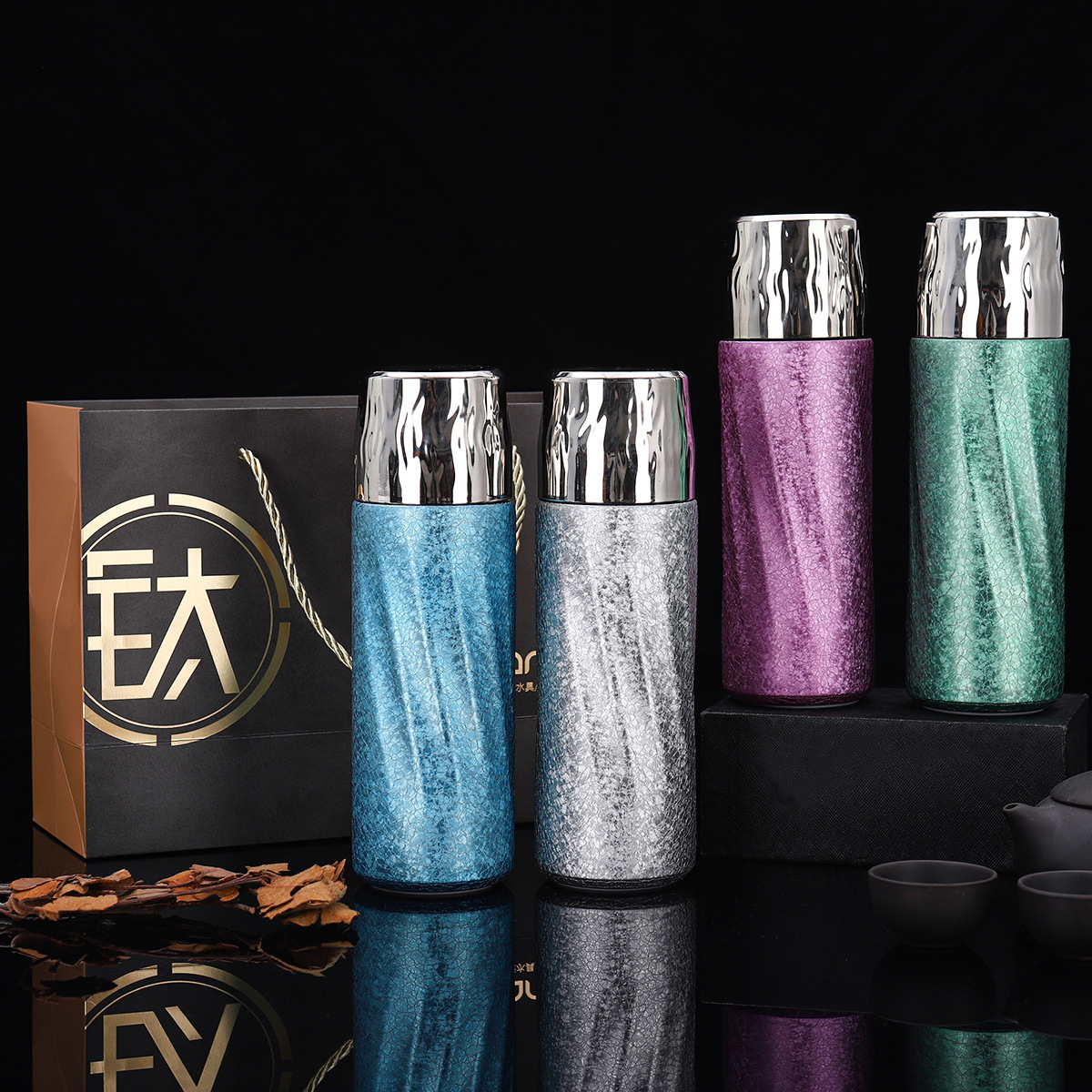 High-appearation-level titanium cup, double-layer vacuum insulated cup with titanium coating, light luxury business gift set, tea-water separation and tea-making gift full figure