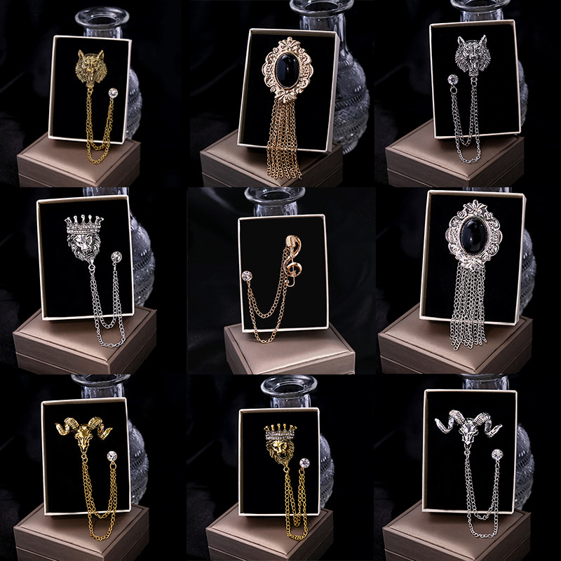 Korean metal-textured chain tassel brooches, personalized and retro style clothing and accessories, fashionable and elegant niche accessories wholesale Application Scenario