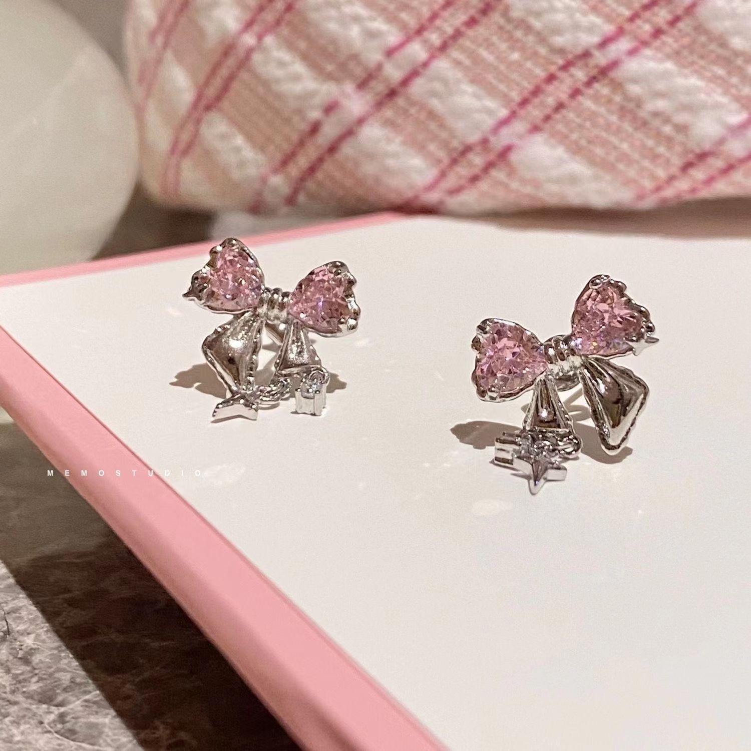 Super cool! bulingbuilng Shiny butterfly stud earrings for women, sweet and fresh style, versatile earrings, forest-themed stud earrings Application Scenario