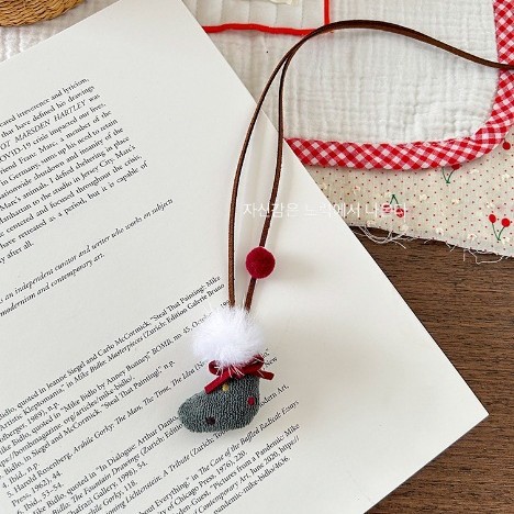 Christmas atmosphere Christmas tree fabric necklace for women, cute cartoon all-purpose necklaces for autumn and winter, holiday accessories sweater chain details Picture
