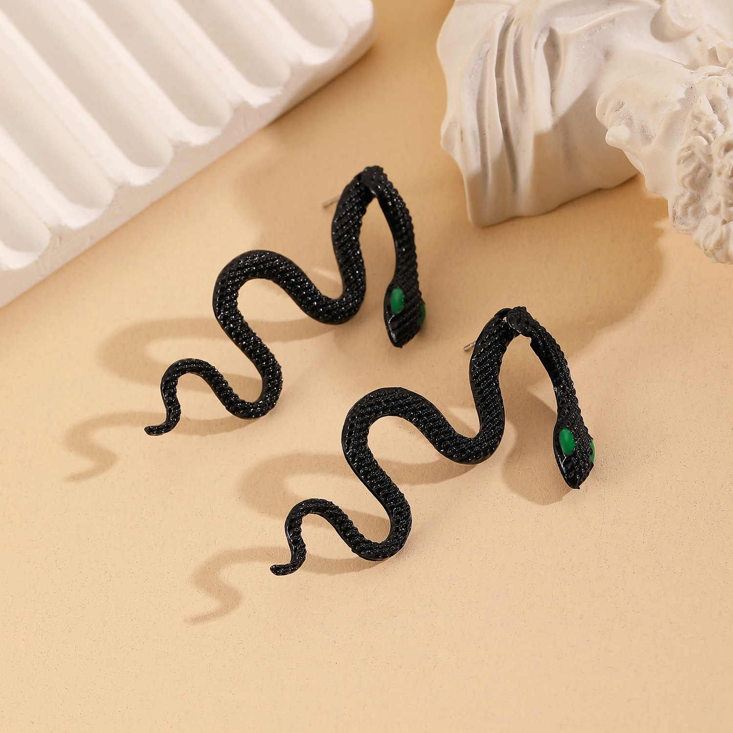 European and American hip-hop style detachable high-end exaggerated snake ear studs women's cross-border punk personality trendy earrings and earrings Specification drawing