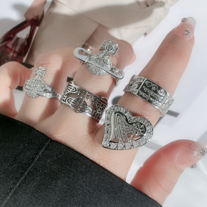 Saturn ring, a sweet and cool girl, a heart-shaped planet set, a fashionable open ring on Instagram, with a cold style, light luxury and high-end feel full figure