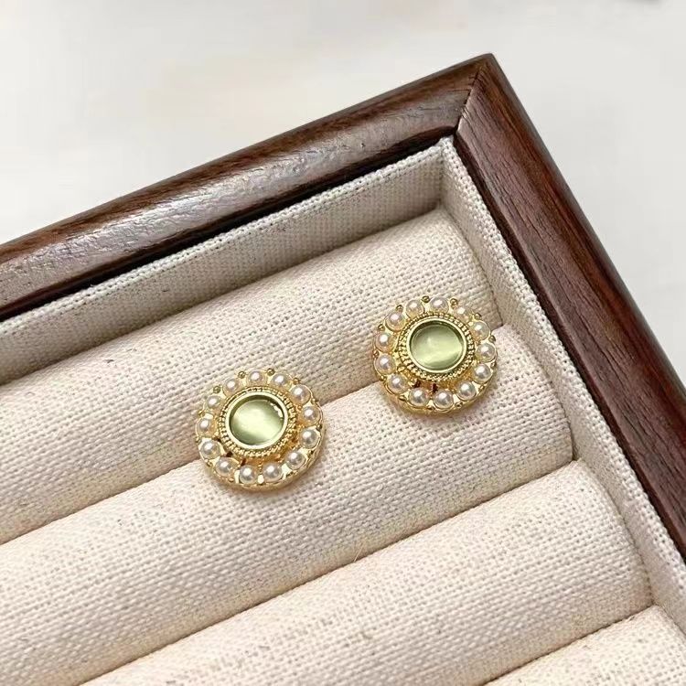 Retro high-end green cat's eye stone pearl stud earrings for women 2025 new style, niche and versatile design sense earrings and earrings Application Scenario