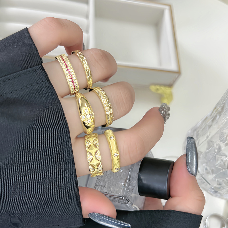 This is an Italian-style brushed and fashionable diamond-shaped ring for women. It features an adjustable pleated texture and a delicate, light luxury and high-end feel Specification drawing