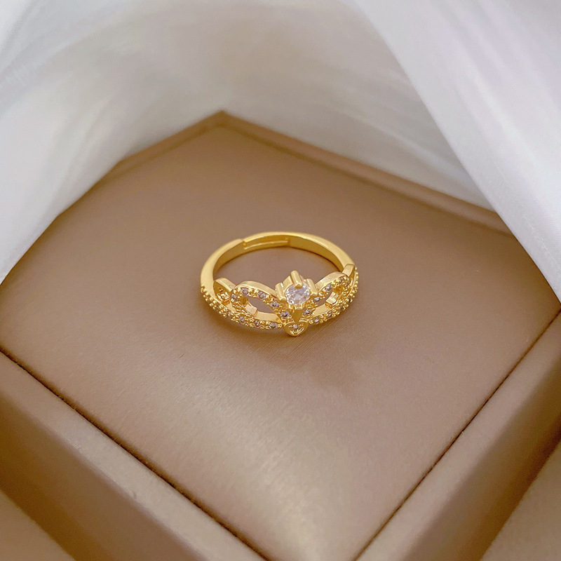 【 Real Gold 】 Crown hollow wedding ring with adjustable opening, simple jewelry, Japanese-style ring couple rings Application Scenario