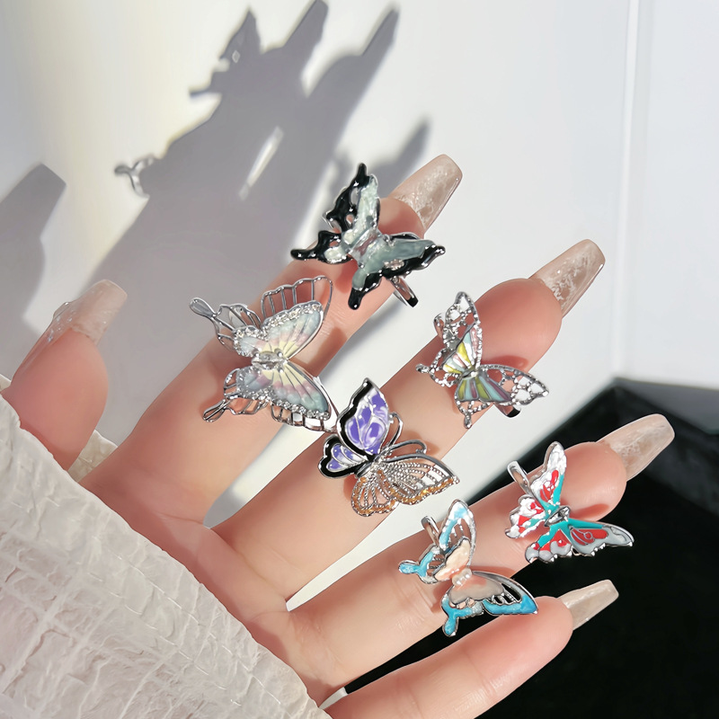Korean-style light luxury colored drip glaze butterfly opening ring, a trendy and cool design for women on Instagram, exuding a sense of sophistication and sophistication full figure