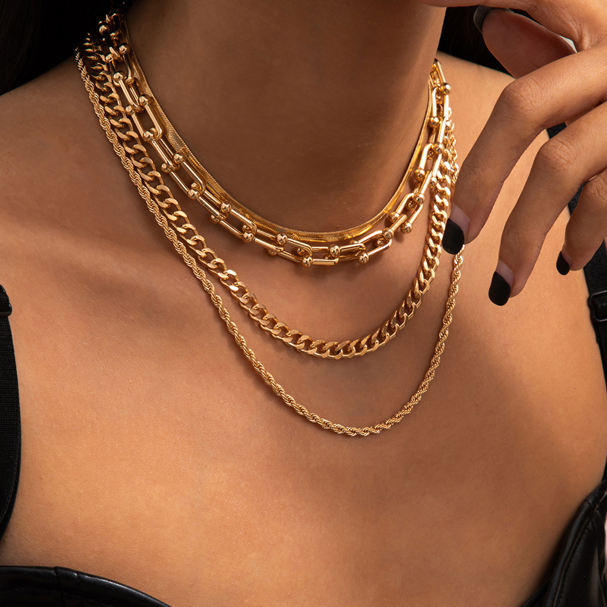 European and American cross-border jewelry, simple multi-layer tassel set necklace, retro U-shaped buckle, twist element chain necklace full figure
