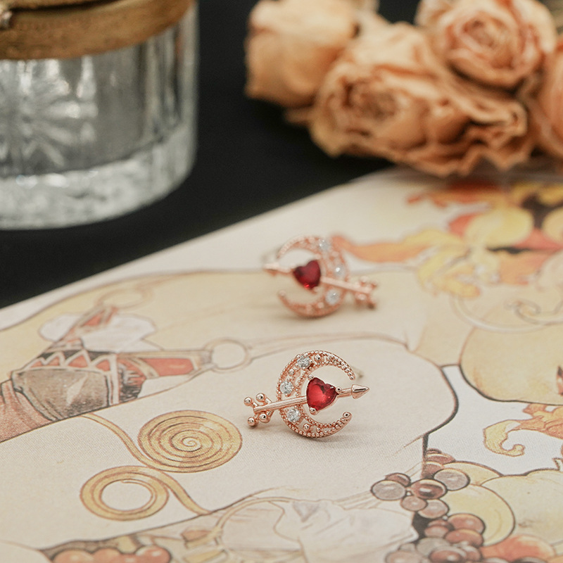 Japanese and Korean niche design zircon earrings with hearts, popular Instags-style stud earrings, small and short personalized earrings for girls Specification drawing