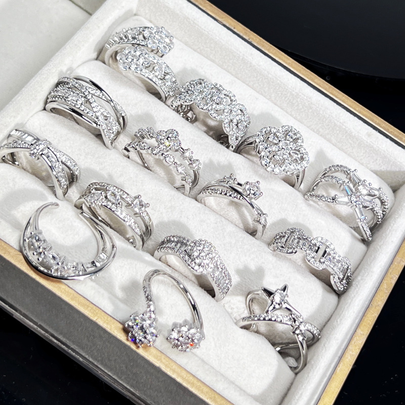 A light luxury, super shiny, full diamond, four-leaf clover, elegant open ring for women, multi-layered fashion, high-end feel, and a niche design sense ring details Picture