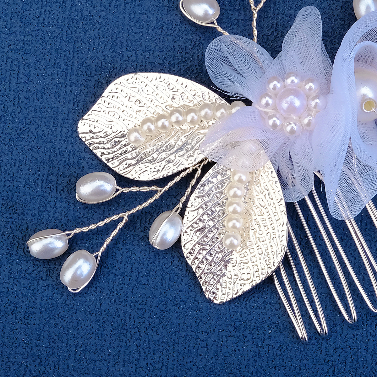 Ancient-style bride's headwear, forest-themed fairy-like light blue flower headwear, flower arrangement comb, versatile wedding updo hair accessories, pearl hair comb Application Scenario