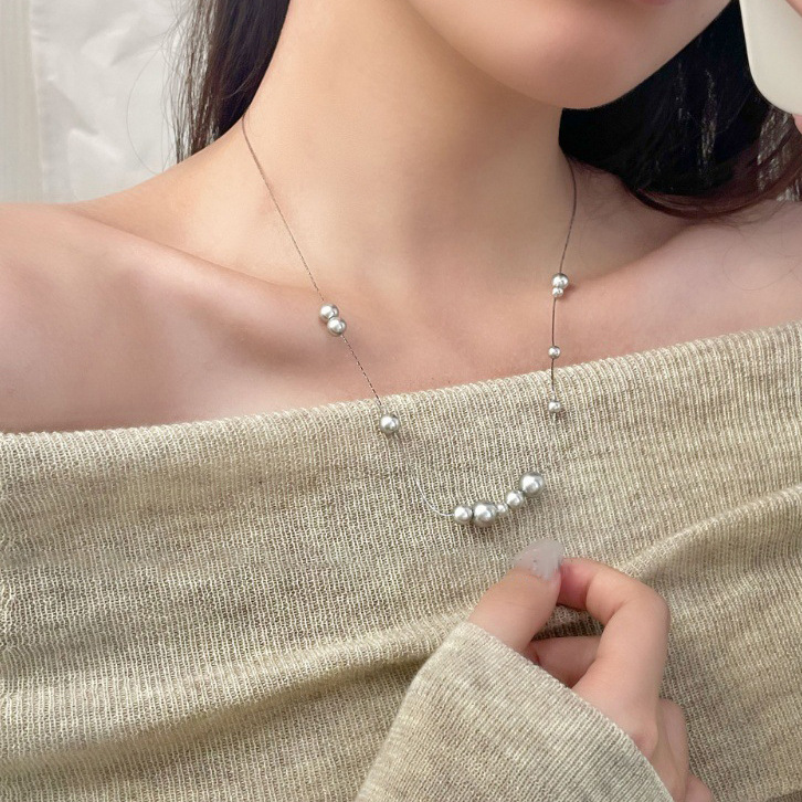 A cold and cool silver-gray pearl starry sky layered neckchain, a long necklace, a girl's hot girl, a niche design sense collarbone chain full figure