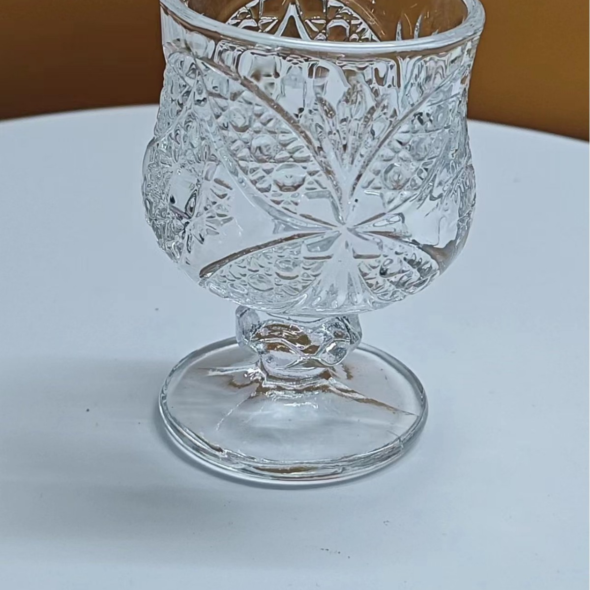 European-style embossed engraved small wine glasses, tall one-sipped cups, spirits cups, restaurant household foreign wine glasses, diamond white wine cups Item Picture