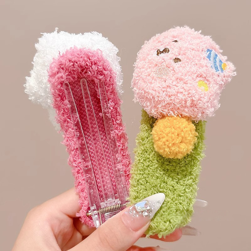 Spring and summer lamb fur cute bear hair clips, large female plush duckbill clips, face wash hair accessories, side bangs clips Application Scenario