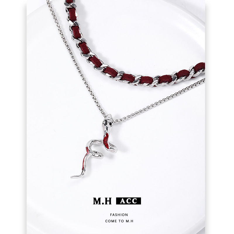 Red velvet rope Snake Year necklace accessory for women, new sweater chain, light luxury and high-end, niche design style, versatile pendant Specification drawing