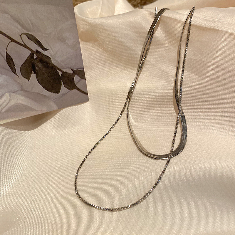 Double-layer snake bone necklace for women's summer, with a light luxury and niche design sense, versatile collarbone chain, and an Instagram hip-hop retro necklace accessory details Picture