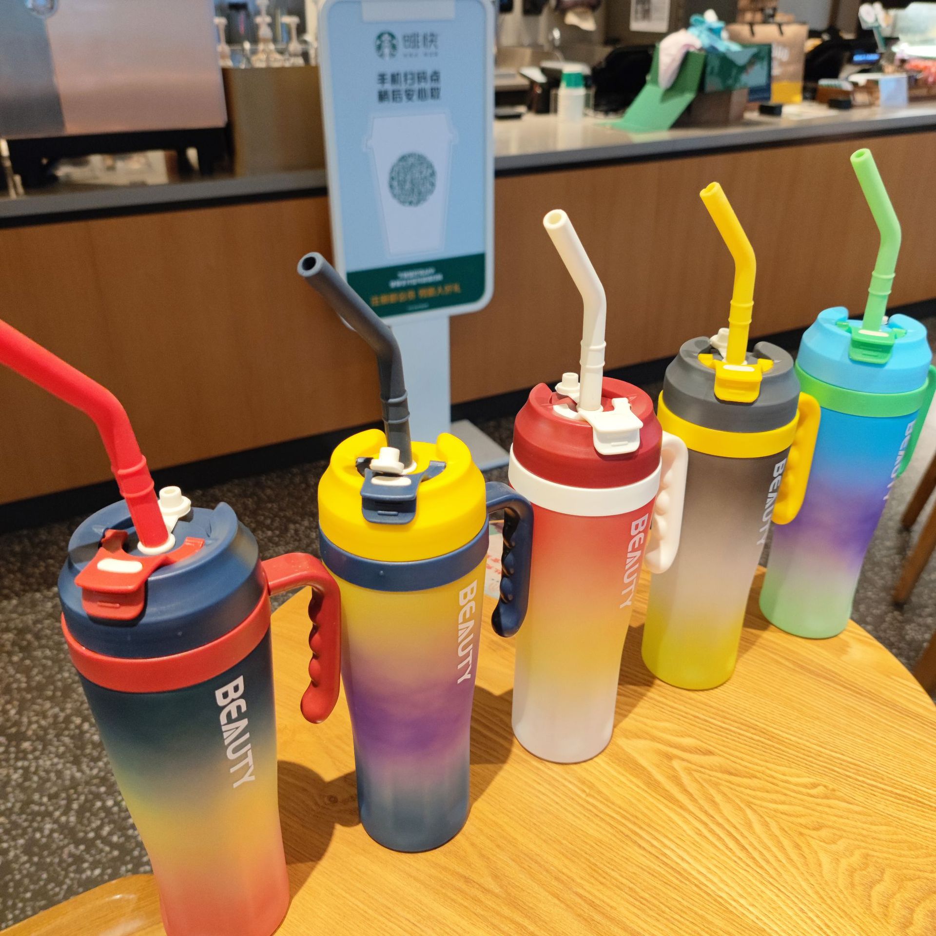 New large-capacity gradient color car cup, portable handle straw, direct drinking plastic water cup, large-capacity ice cup details Picture