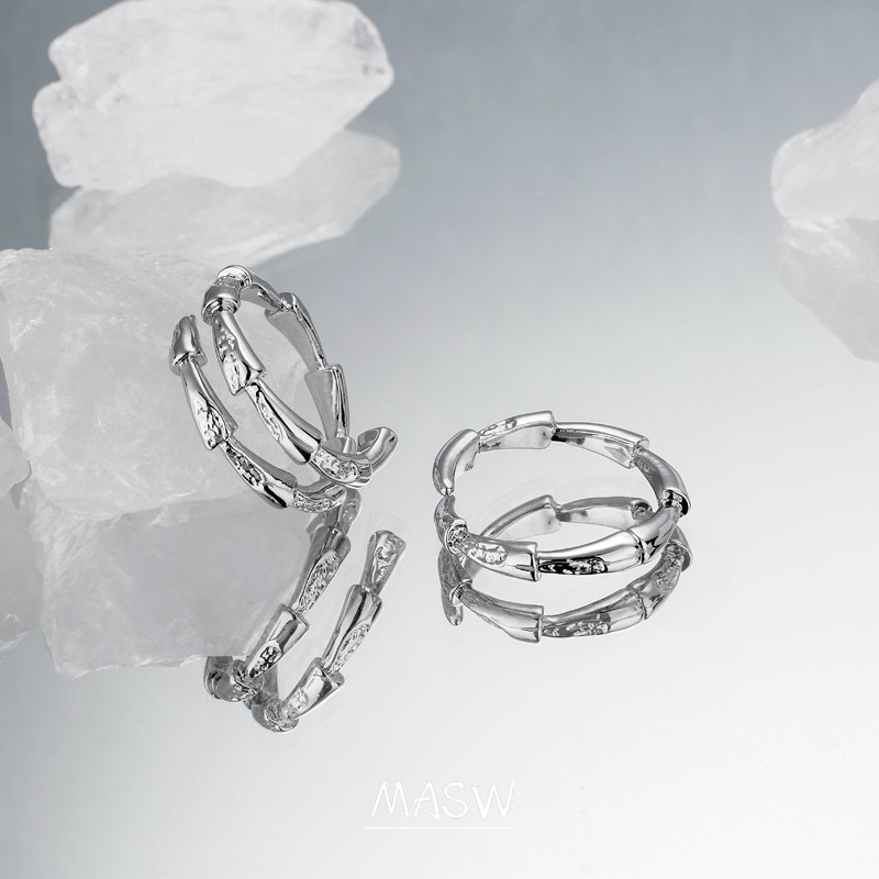 A niche design, bamboo joint, neutral, versatile, open ring for women, double-layer ins, cold style, hip-hop, individual and simple ring Application Scenario