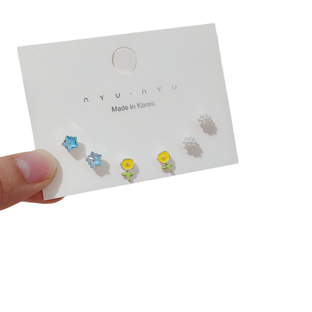 Spring fresh and versatile, small and exquisite set of ear studs, trendy and fashionable, niche design earrings for women on Instagram Item Picture