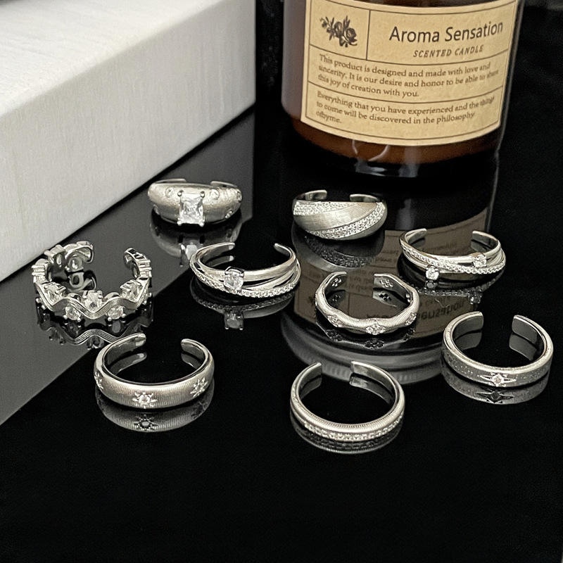 A new retro style brushed micro-set open ring with a cold and elegant feminine touch, featuring a unique and high-end look, is simple and exquisite Specification drawing