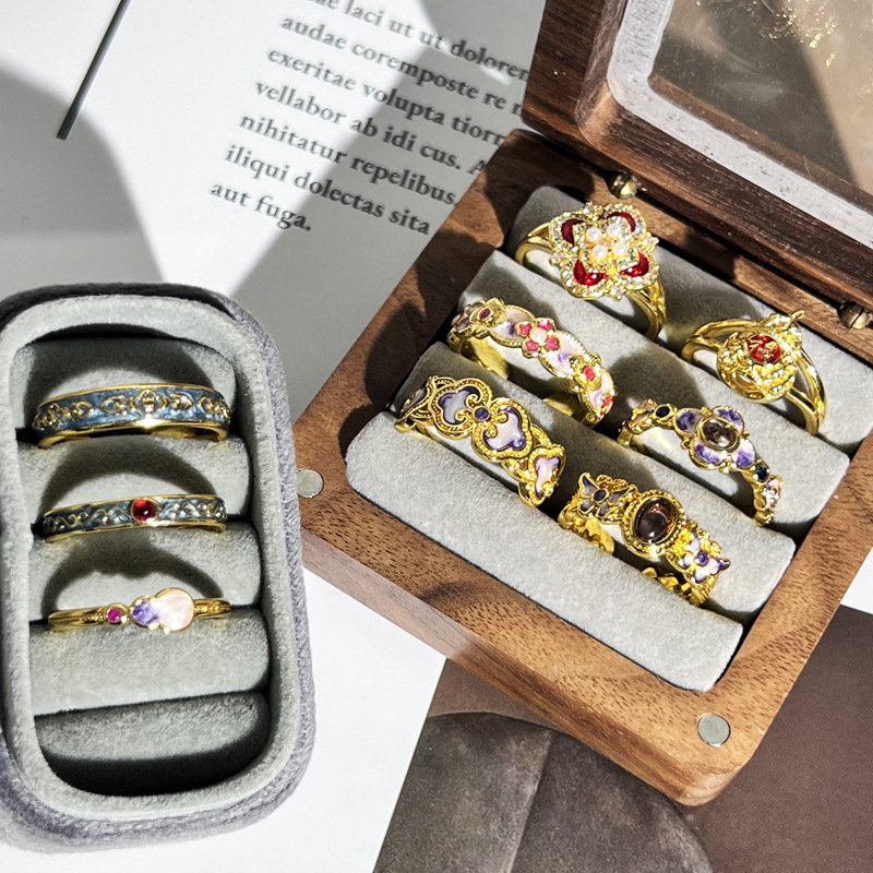 Xiaohongshu's sweet and cool, mid-style, light luxury four-leaf clover open ring, women's enamel drop glaze flower gourd elegant ring Application Scenario