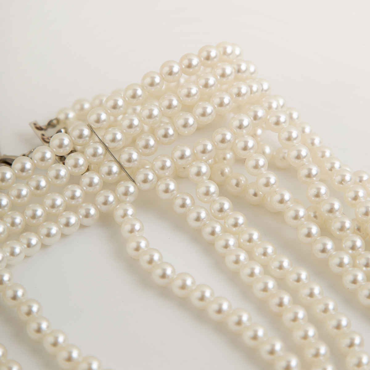 European and American cross-border jewelry, retro high-end woven shawl, pearl necklace, exaggerated body chain Application Scenario