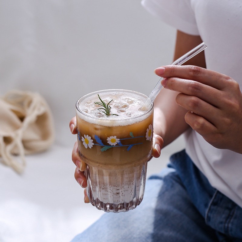 Boli American, Japanese and Korean InS-style Daisy glass cups, iced coffee cups, juice, cola and milk tea cups, and stackable water cups Application Scenario